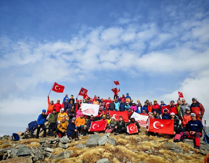 Çanakkale Şehitleri Anma Tırmanışı Başarıyla Tamamlandı